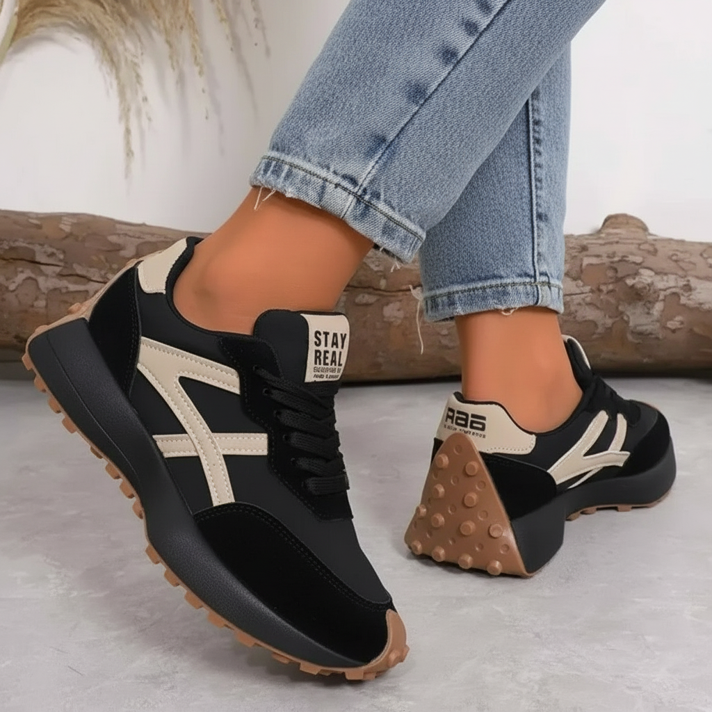 Sneaker met Suède en Textiel Panelen