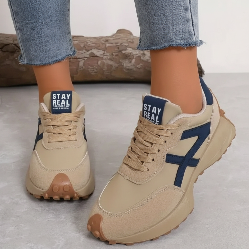 Sneaker met Suède en Textiel Panelen