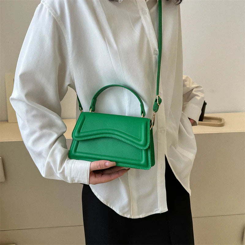 Faux Lederen Handtas met Golvende Klepsluiting