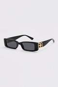 Gabriela Navarro | Zwarte Luxe Rectangular Zonnebril met Gouden Details