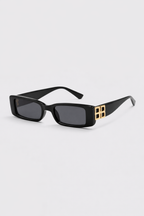 Gabriela Navarro | Zwarte Luxe Rectangular Zonnebril met Gouden Details