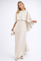 Jazlynn Elegante Maxi Jurk  - Cape Overlay & Plooirok