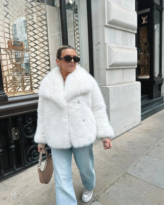 Faux Fur Jas met Glamoureuze Oversized Kraag